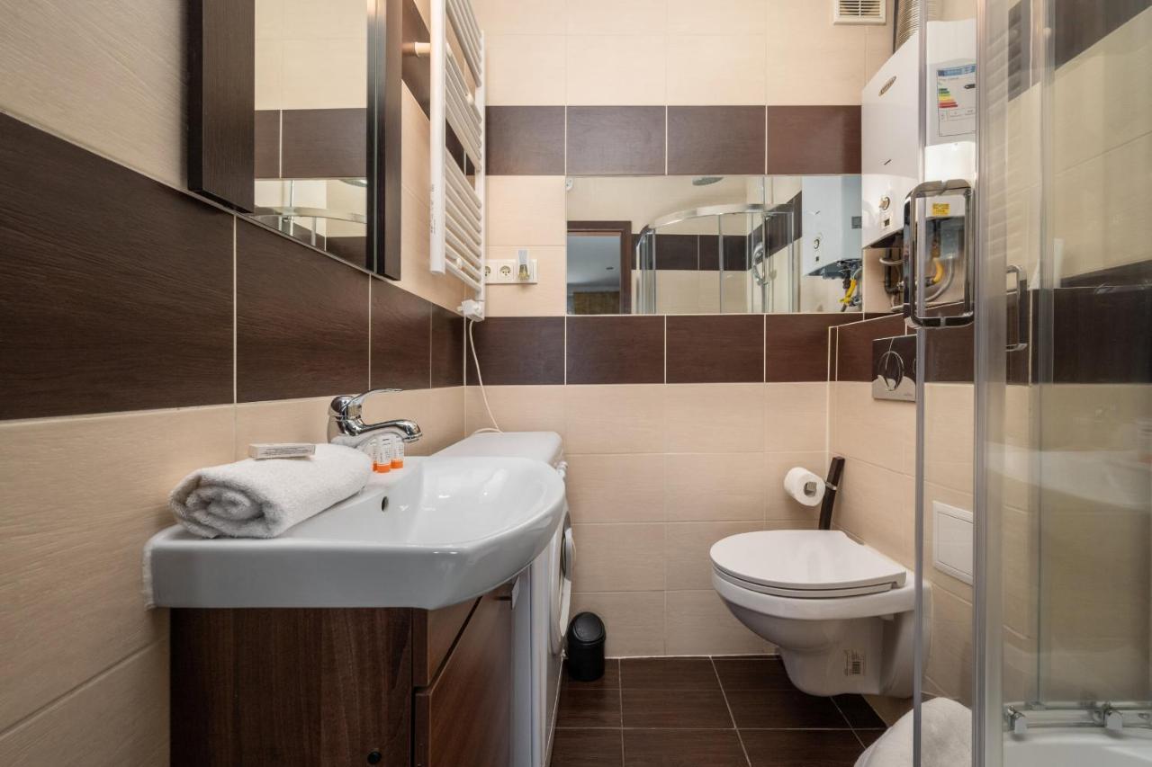 Market Square Corner Kuznicza By Renters * Wroclaw